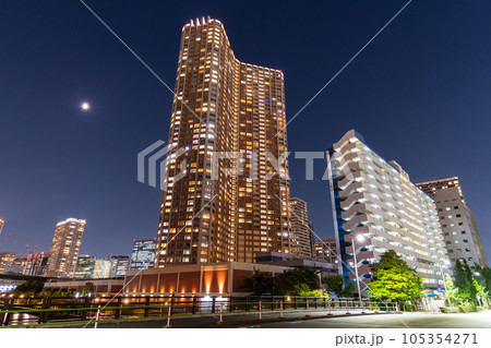 《東京都》タワーマンションの夜景・東京芝浦ベイエリア 105354271