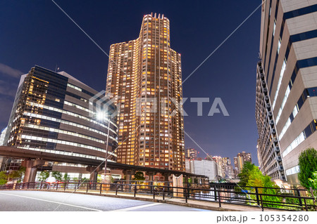 《東京都》タワーマンションの夜景・東京芝浦ベイエリア 105354280