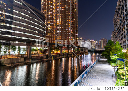 《東京都》タワーマンションの夜景・東京芝浦ベイエリア 《東京都》タワーマンションの夜景・東京芝浦ベイエリア 105354283