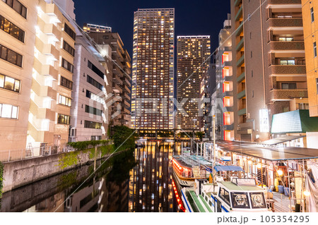 《東京都》タワーマンションの夜景・東京芝浦ベイエリア 105354295