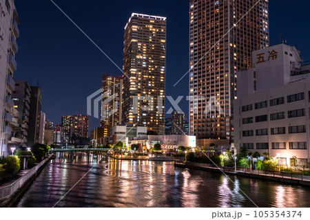 《東京都》タワーマンションの夜景・東京芝浦ベイエリア 105354374