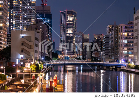 《東京都》タワーマンションの夜景・東京芝浦ベイエリア 105354395