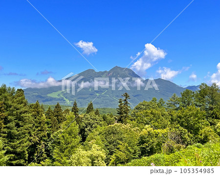 6月の妙高山 6月の妙高山 105354985