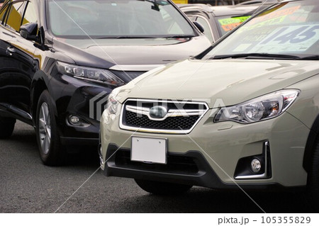 中古車イメージ 販売店に並ぶ車 SUV 中古車イメージ 販売店に並ぶ車 SUV 105355829