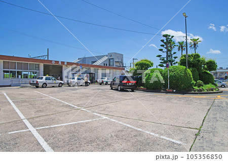 山口県下関市のJR西日本小月駅駅前ロータリー 山口県下関市のJR西日本小月駅駅前ロータリー 105356850