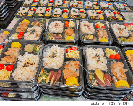 こども食堂・地域食堂で提供するお弁当 こども食堂・地域食堂で提供するお弁当 105356895