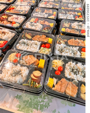 こども食堂・地域食堂で提供するお弁当 105356899