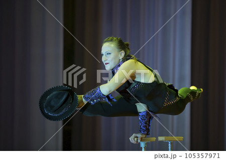 Acrobatic performance of the actress.Girl with a flexible body.Balancing act.Twine figure on stage Acrobatic performance of the actress.Girl with a flexible body.Balancing act.Twine figure on stage 105357971