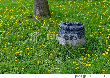 Concrete Garbage Bin in Park, Massive Vandal-Resistant Trash Can, Big Heavy Waste Bin for Mix Trash Concrete Garbage Bin in Park, Massive Vandal-Resistant Trash Can, Big Heavy Waste Bin for Mix Trash 105360019