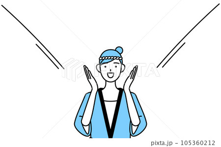 口に手を当てて呼び込みをする夏祭りの法被を着た女性 105360212