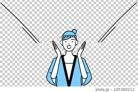 口に手を当てて呼び込みをする夏祭りの法被を着た女性 105360212