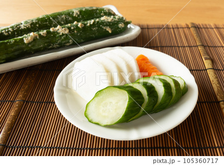 きゅうりと大根、にんじんの糠漬け 105360717