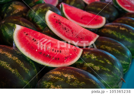 Fresh watermelons trading in the Turkish market 105365238