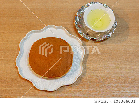 どら焼き 和菓子 お茶菓子の素材写真 どら焼き 和菓子 お茶菓子の素材写真 105366631