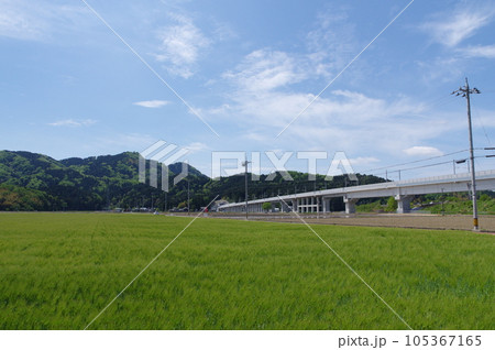 北陸新幹線   文殊山第2福井トンネル入口付近　福井市二上町　2023年5月 105367165