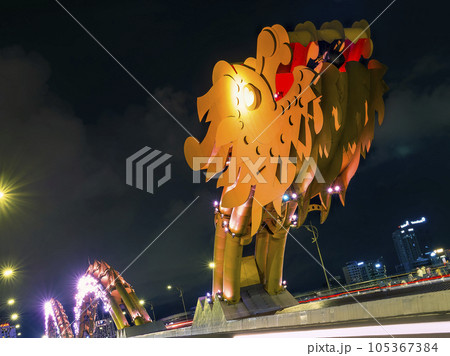 ベトナム・ダナン ドラゴンブリッジの夜景 / Da Nang, Vietnam ベトナム・ダナン ドラゴンブリッジの夜景 / Da Nang, Vietnam 105367384