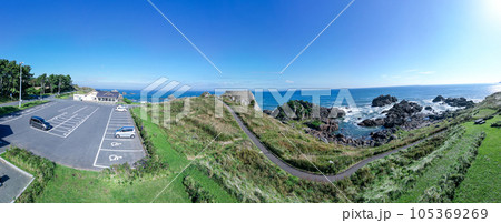 空撮「青森県」青い海と葦毛崎展望台の風景 空撮「青森県」青い海と葦毛崎展望台の風景 105369269