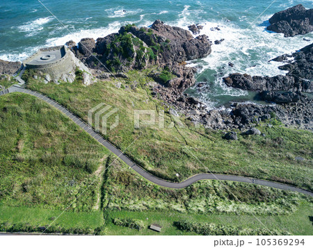 空撮「青森県」青い海と葦毛崎展望台の風景 空撮「青森県」青い海と葦毛崎展望台の風景 105369294