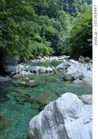 安居渓谷 澄んだ川 夏 (高知県 仁淀川町) 安居渓谷 澄んだ川 夏 (高知県 仁淀川町) 105369447