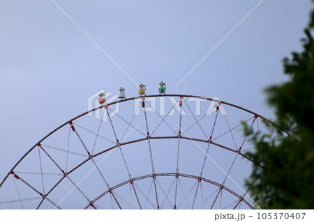 解体中の観覧車 105370407