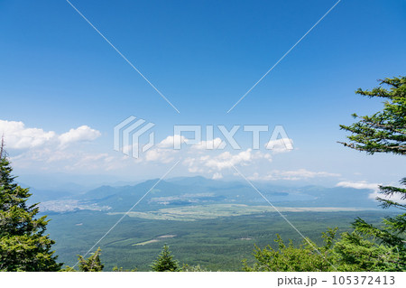 【山梨県】富士山5号目から見た麓の風景(7月) 【山梨県】富士山5号目から見た麓の風景(7月) 105372413