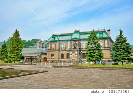 運河公園から見た旧日本郵船小樽支店 105372562