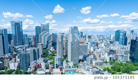 爽やかな青空と大都会東京の高層ビルが立ち並ぶ風景の俯瞰写真|東京都 爽やかな青空と大都会東京の高層ビルが立ち並ぶ風景の俯瞰写真|東京都 105373195