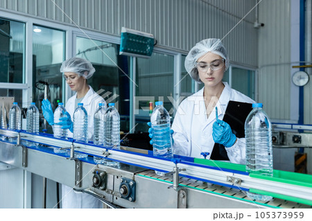 Team factory worker sterile uniform manufacture drink water. Female specialist factory line 105373959