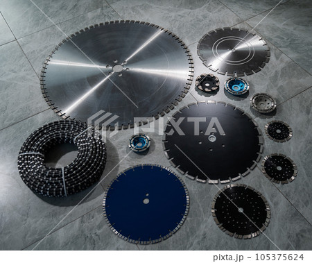 Diamond disks and bowls of different sizes and shapes lie on the table. 105375624