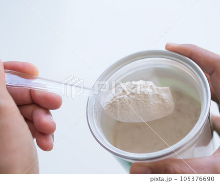 Banan Raw Powder,Banana Flour on Spoon ,Finger Make Flour Banana on white Background,Traditional Herb in Asian Thailand,Vegetable Food  nature for Diet and Treat Gastritis. 105376690
