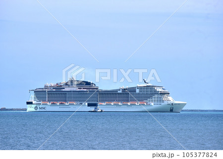 豪華客船 MSC ベリッシマ那覇港入港風景 豪華客船 MSC ベリッシマ那覇港入港風景 105377824