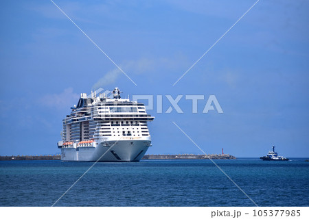 豪華客船 MSC ベリッシマ那覇港入港風景 豪華客船 MSC ベリッシマ那覇港入港風景 105377985