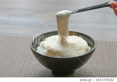 とろろご飯　箸あげ 105378582