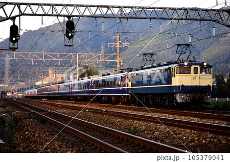 2001年　東海道線を走るEF651126快速ML高知・松山・山陽 105379041