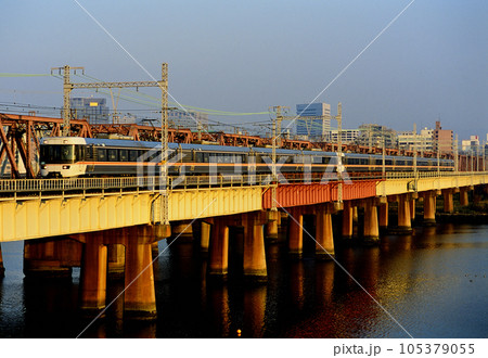 2001年　東海道線を走る383系急行ちくま10両 105379055