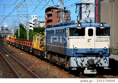 東海道線を走るEF651128レール輸送列車 東海道線を走るEF651128レール輸送列車 105379094