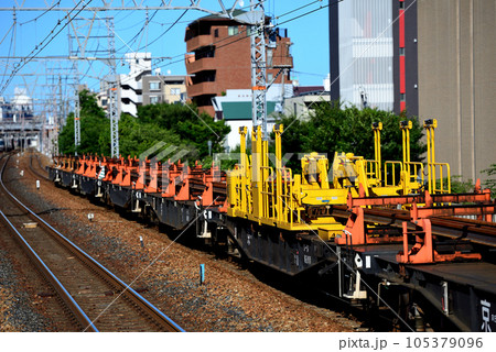 東海道線を走るチキ5500レール輸送列車 105379096