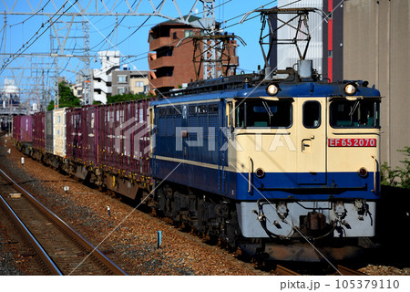 東海道線を走るEF652070コンテナ貨物列車 東海道線を走るEF652070コンテナ貨物列車 105379110