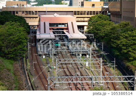 神戸市営地下鉄の線路側から見た名谷駅とその周辺 神戸市営地下鉄の線路側から見た名谷駅とその周辺 105380514