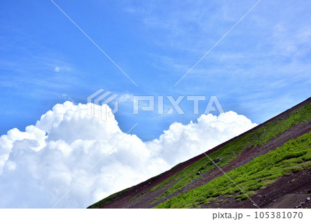 富士山登山道吉田ルート六合目~七合目風景 富士登山 富士山登山道吉田ルート六合目~七合目風景 富士登山 105381070