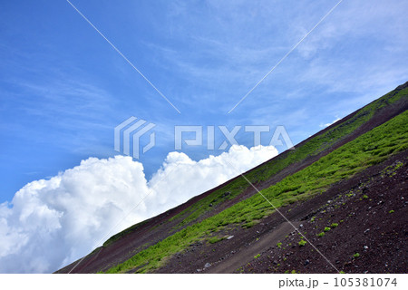 富士山登山道吉田ルート六合目~七合目風景 富士登山 富士山登山道吉田ルート六合目~七合目風景 富士登山 105381074