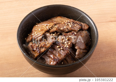牛タン丼 牛タン丼 105381222