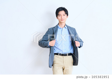 若い男性　メンズファッション　 105381951