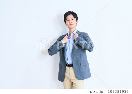 若い男性　メンズファッション　 105381952