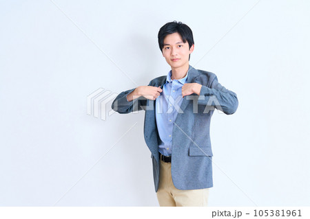 若い男性　メンズファッション　 105381961