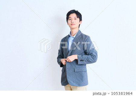 若い男性　メンズファッション　 105381964