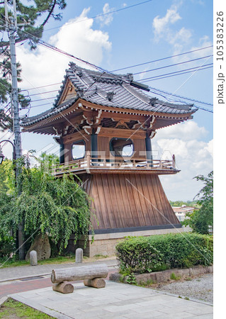 神戸市の有馬温泉。温泉寺の鐘楼堂 105383226