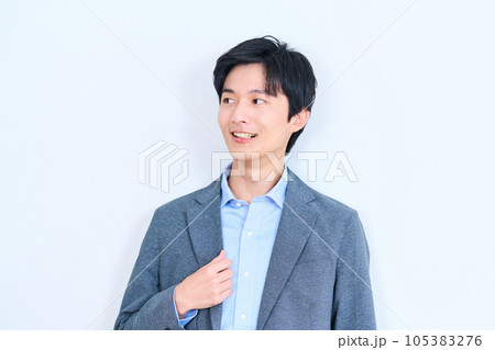 若い男性　メンズファッション　 105383276