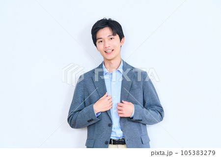 若い男性　メンズファッション　 105383279