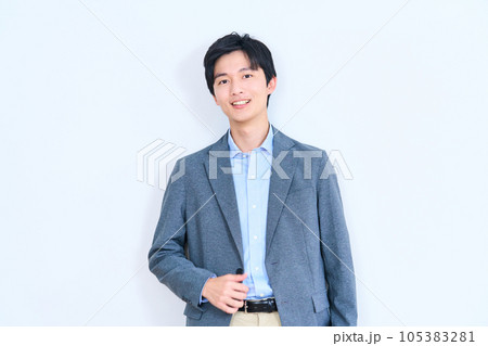 若い男性　メンズファッション　 105383281